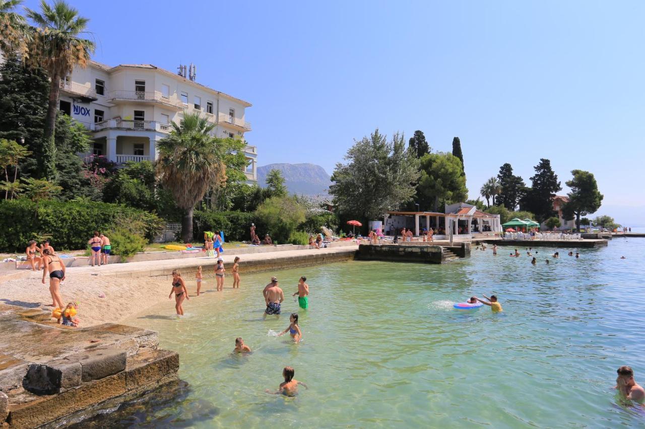 Apartments With A Parking Space Kastel Luksic, Kastela - 21073 Exterior photo