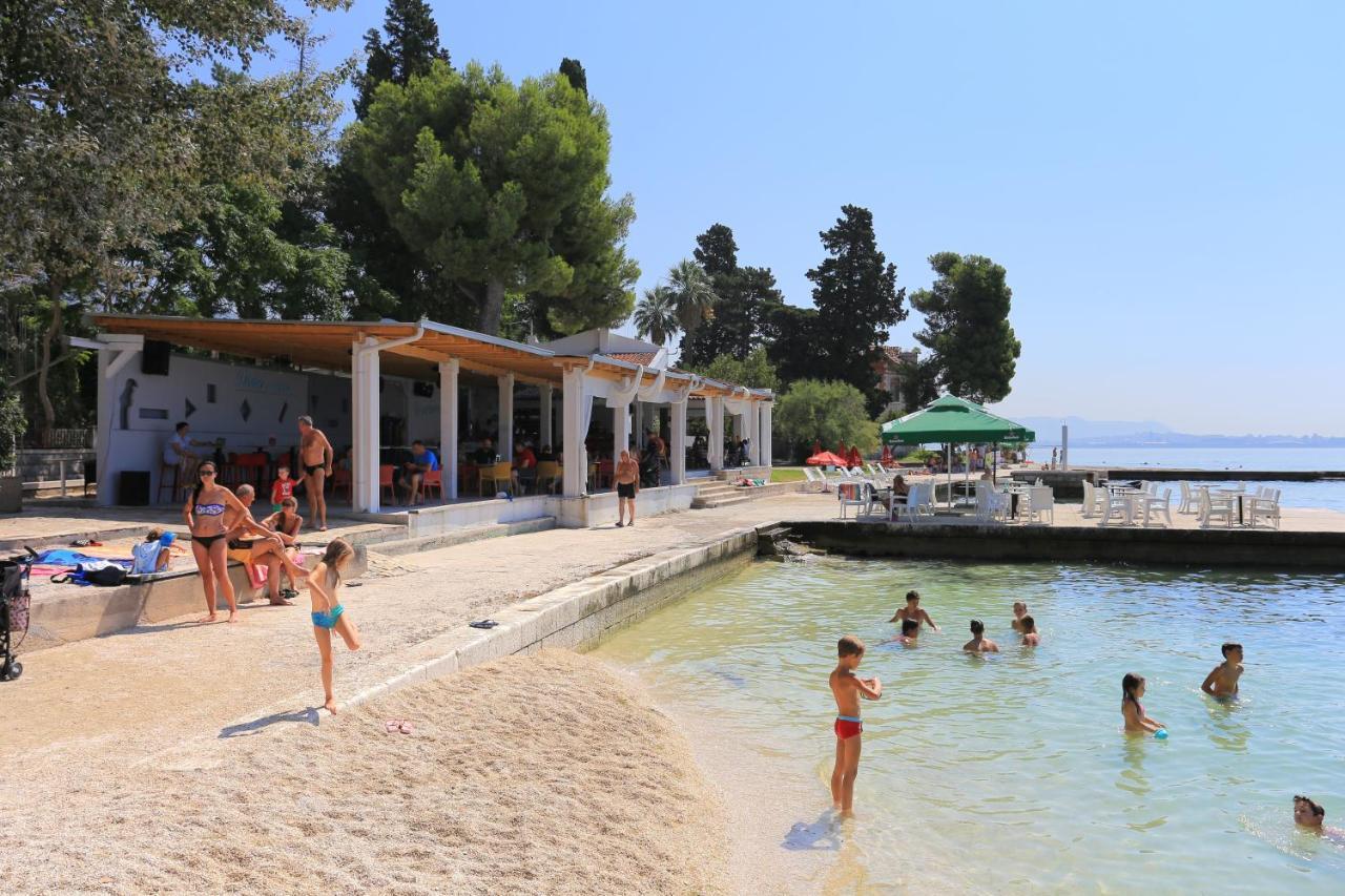 Apartments With A Parking Space Kastel Luksic, Kastela - 21073 Exterior photo